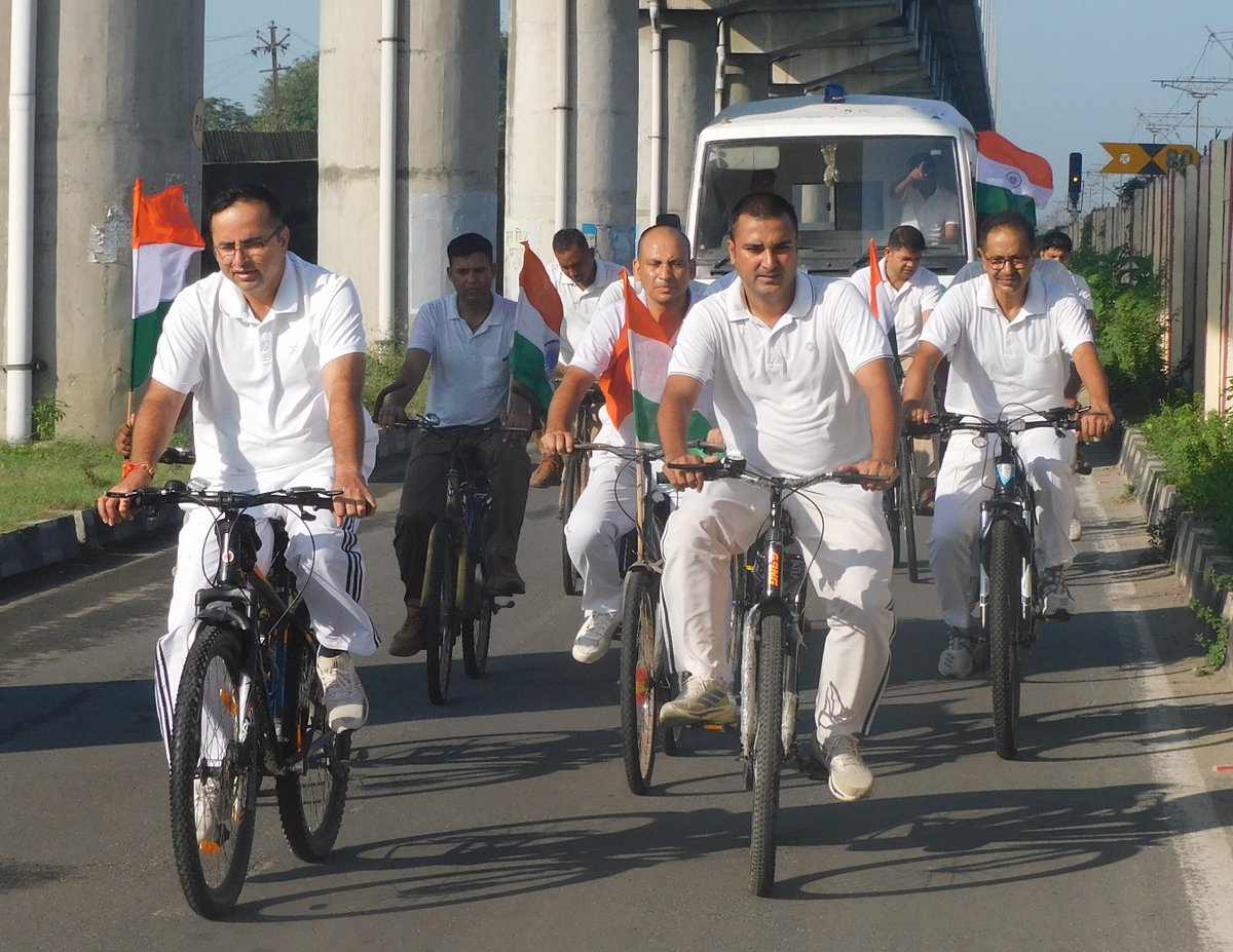12BnSSB_INDIA's tweet photo. दिनांक 30.08.26 को 12वीं वाहिनी स.सी.बल किशनगंज में कार्यवाहक कमांडेंट श्री पवन कुमार के निर्देशन में राष्ट्रीय खेल दिवस के अवसर पर वॉलीबॉल मैच एवं साइकिल रैली का आयोजन किया गया। अधिकारीगण एवं कार्मिकों ने उत्साहपूर्वक भाग लेकर खेल भावना, फिटनेस एवं स्वस्थ जीवनशैली का संदेश दिया। https://t.co/ATkSTe4Y3S