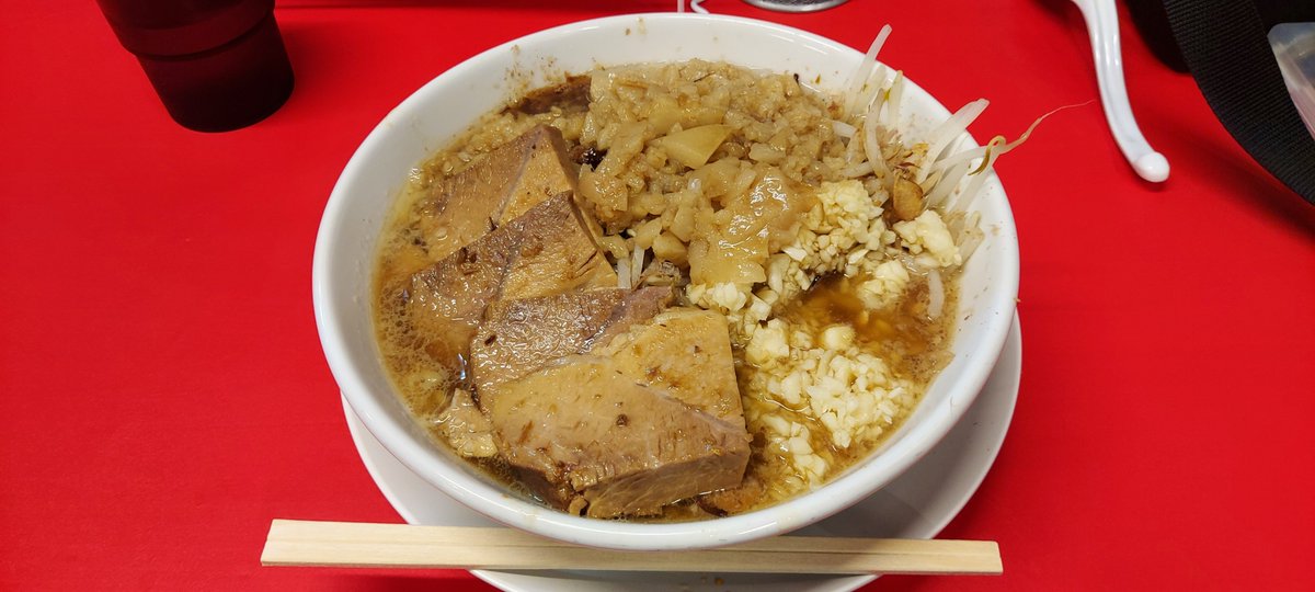 eg2wcUpaic16754's tweet photo. マシマシらーめん物語はここから始まるのだ。東大阪店

ふと二郎系が食べたくなって近くの店舗を調べてきてみた❗

豚ラーメン200g
やさい『基本』
かつお『マシ』
あぶら『マシマシ』
にんにく『マシマシ』
からめ『マシ』

ここのスープは二郎系には珍しいあっさり味❗ https://t.co/5dAFB0OrmV