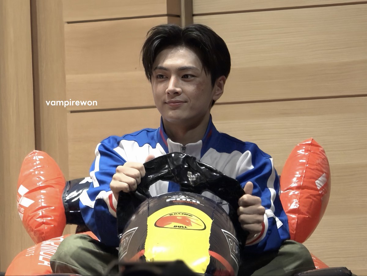 vampirewon_'s tweet photo. My cat is a race‑car driver
#제이 #종성 #엔하이픈_제이 #JAY #ENHYPEN_JAY https://t.co/CJYwV7uMWi