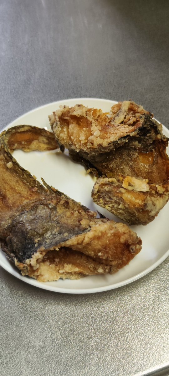 itatch_oyaji's tweet photo. 南三陸土産 その2
魚屋で買ったガシラの唐揚げ

物凄く食べにくいのだけど、物凄く美味しかったので、また売っていたらリピ買い決定

#南三陸 #お土産 https://t.co/8LGHdyzH74