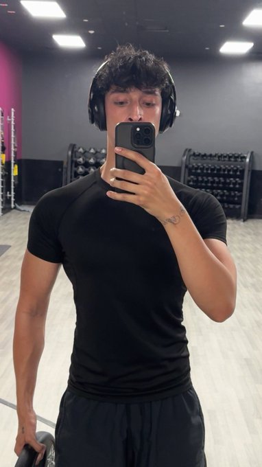 DylanKelly8432's tweet photo. Going to LA and I want paypigs to fund the whole fkn… https://t.co/sLKrYwuVLs