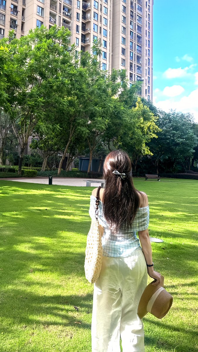 TaraHellankl's tweet photo. 結局のところ、こうやって時間を無駄に消費している自分が一番愛おしい気もするよね。まあ、どうでもいいことだけど。 https://t.co/Loo1Om4jiw