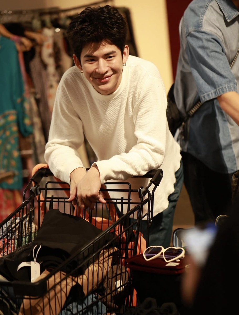 lumarrrtha's tweet photo. LU LAH CWOK GANTENG MENAWAN IDAMAN MEMPESONA SKENTOT MENTOK PAPAH MUDA KESAYANGAN GUE https://t.co/MWJem6VXxv