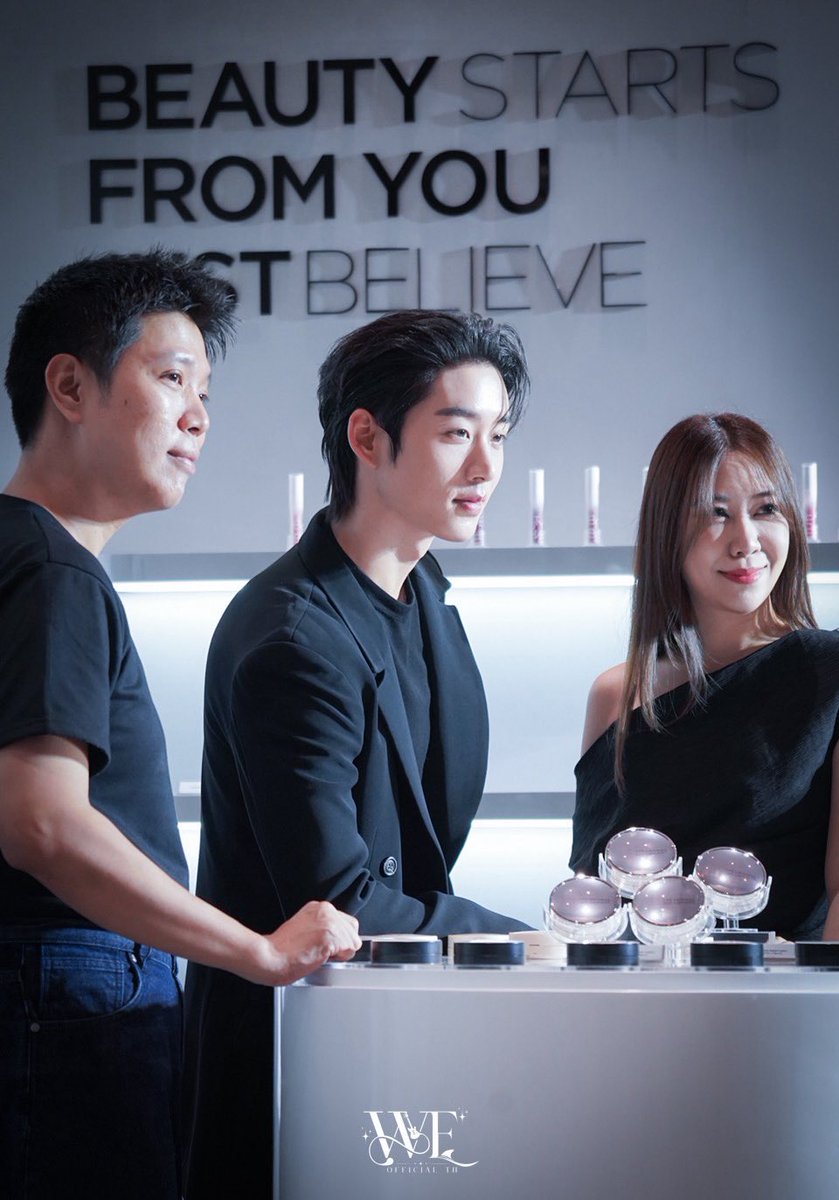 WEofficialTH's tweet photo. GLOW YOUR MOMENT WITH EST
#JSMxEST #est_rvp @EstRvp

ขอขอบคุณทาง JUNGSAEMMOOL ที่เชิญน้องเอสมาร่วมงาน “JUNG SAEMMOOL GLOW YOUR MOMENT WITH EST SUPHA” ในครั้งนี้นะครับ ✨

ดีใจที่ได้เห็นน้องเอสได้ใช้เวลาร่วมกับแฟนคลับอย่างใกล้ชิด ผ่านกิจกรรมและเกมสนุก ๆ ภายในงาน รวมถึงได้เรียนรู้และแนะนำคุชชั่นที่เหมาะกับแต่ละโอกาส ไม่ว่าจะเป็นวันสบาย ๆ ในชีวิตประจำวัน วันที่ต้องการลุคที่ดูเป็นธรรมชาติ หรือวันที่อยากเพิ่มความมั่นใจและความเป๊ะให้กับผิว

ขอบคุณ JUNGSAEMMOOL สำหรับช่วงเวลาดี ๆ และประสบการณ์น่ารัก ๆ ที่มอบให้น้องเอสและแฟนคลับในวันนี้นะครับ 🫶🏻✨

ขอให้ทุกโมเมนต์ของน้องเอสเต็มไปด้วยความสุข และได้เปล่งประกายในแบบของตัวเองเสมอครับ 💖

#WEofficialTH