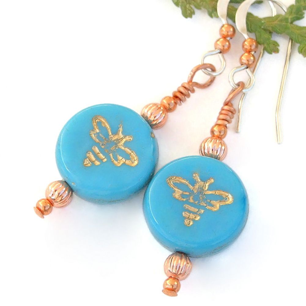 ShadowDogDesign's tweet photo. Fun Turquoise &amp; Gold Czech Glass #Bee #Earrings! via @ShadowDogDesign #ShopSmall #Handmade #BeeLover #BeeEarrings      https://t.co/xvWmaf5ZwB https://t.co/TSlDiaCnjm