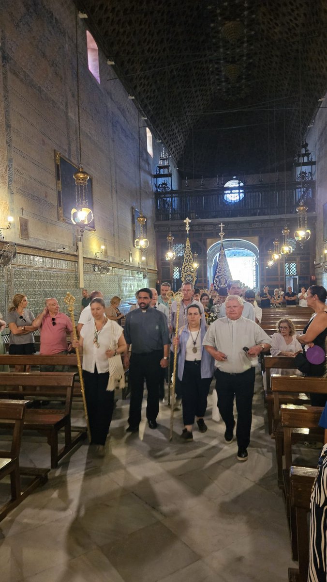 HdadAmarguraDH's tweet photo. CARIDAD| Esta mañana llegamos a las plantas de Nuestra Señora de Consolación, Patrona de Utrera, para poner a sus pies nuestras oraciones y nuestra devoción. https://t.co/4bfecTUs47