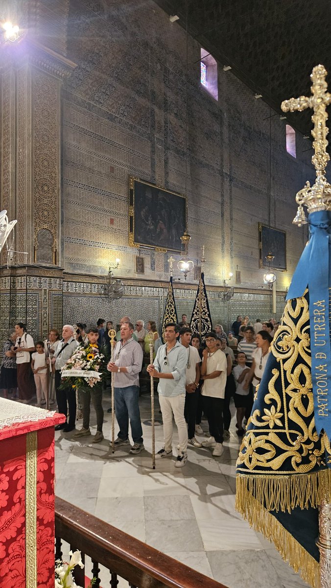 HdadAmarguraDH's tweet photo. CARIDAD| Esta mañana llegamos a las plantas de Nuestra Señora de Consolación, Patrona de Utrera, para poner a sus pies nuestras oraciones y nuestra devoción. https://t.co/4bfecTUs47