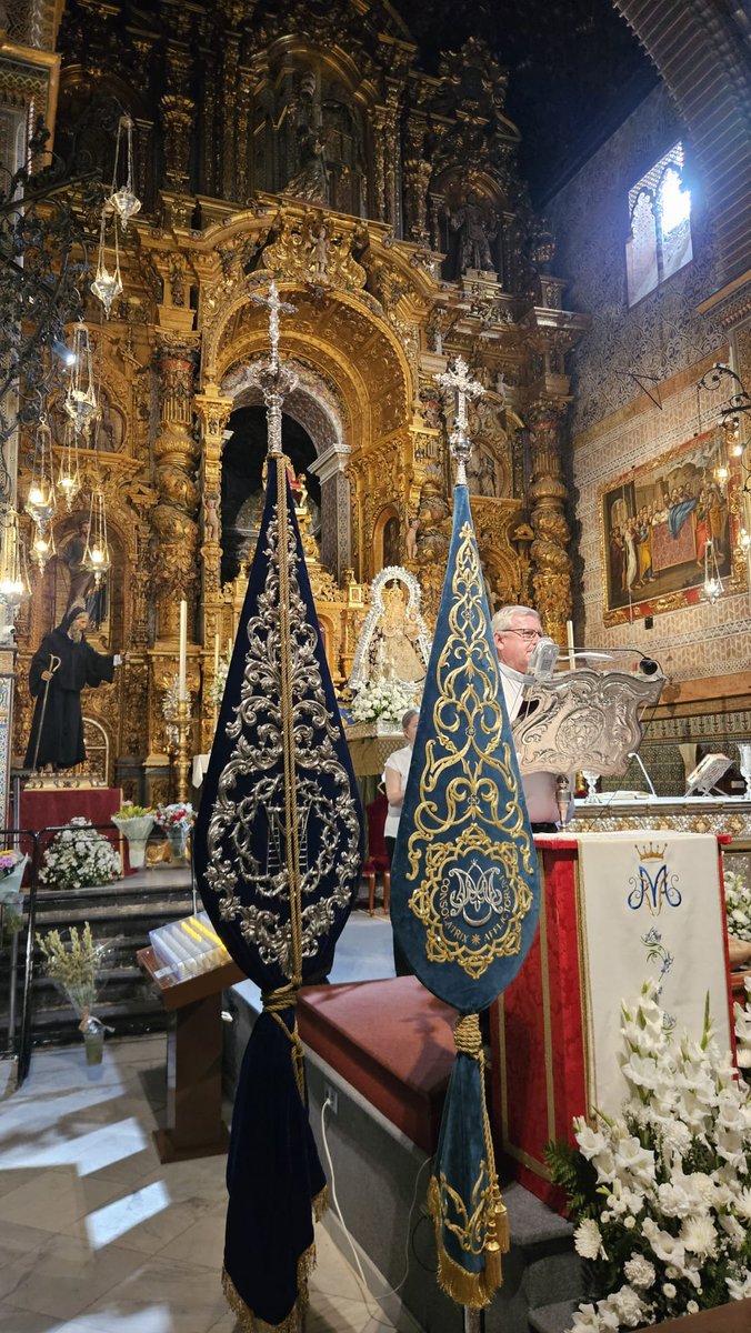 HdadAmarguraDH's tweet photo. CARIDAD| Esta mañana llegamos a las plantas de Nuestra Señora de Consolación, Patrona de Utrera, para poner a sus pies nuestras oraciones y nuestra devoción. https://t.co/4bfecTUs47