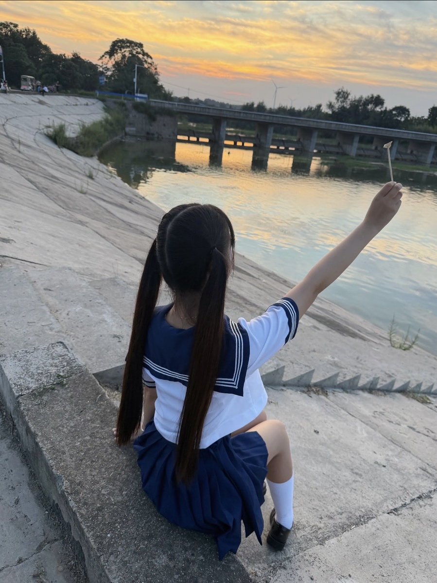nicole08tt0's tweet photo. 明天开学了…

嗷～谁要锐评15岁的福！

要看的来撒～我直接发啦！！

看完不许说黑就行！！❤️ https://t.co/TmAb0eLLHr