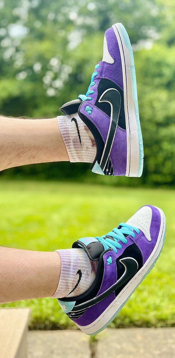 SneakerTweeker's tweet photo. Itโs a great to rock the Nike SB Hayley Wilson Dunks. Love the see thru bottom & font on the tongue & back tab. ๐ฎโ๐จ๐ฅต๐๐ฅ#KOTD #DunksforDays #yoursneakersaredope #photographyisart #wearyourkicks https://t.co/XTnorMKBgi