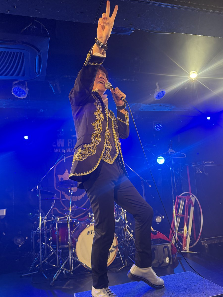 sappy3's tweet photo. 2026.8.30（日）
@名古屋CLUB UP SET
5060よろこんでKATARU 60th
～カモン！レッツカンレキ！！～

前座の村田語さん🎤
今日は黒王子👑
そういえば握手していただきました🤝

#村田語
#ニューロティカ
#情熱のソルティナイト https://t.co/VkQpWTijYZ