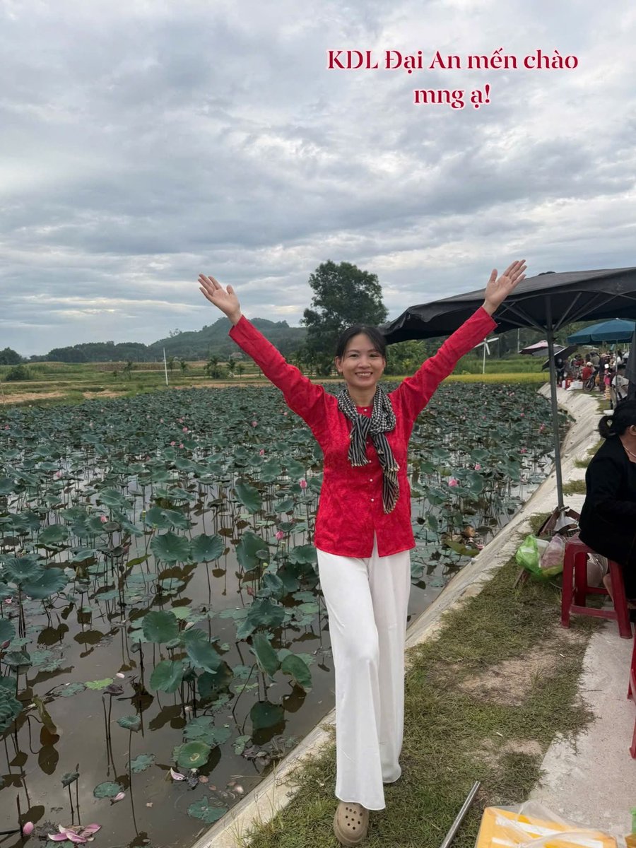 duonganh0893's tweet photo. Giao diện cô Ba Sàì Gòn chào bà con Quảng Nôm nà.
Hết tuần sau cô quay lại đường đua cùng các bạn nghen. Cô nhớ các bạn, nhớ lớp học, nhớ lắm rồi à. <3
#myjob
#mylife
#EnglishMrsDuong https://t.co/m7a0BiNkTH