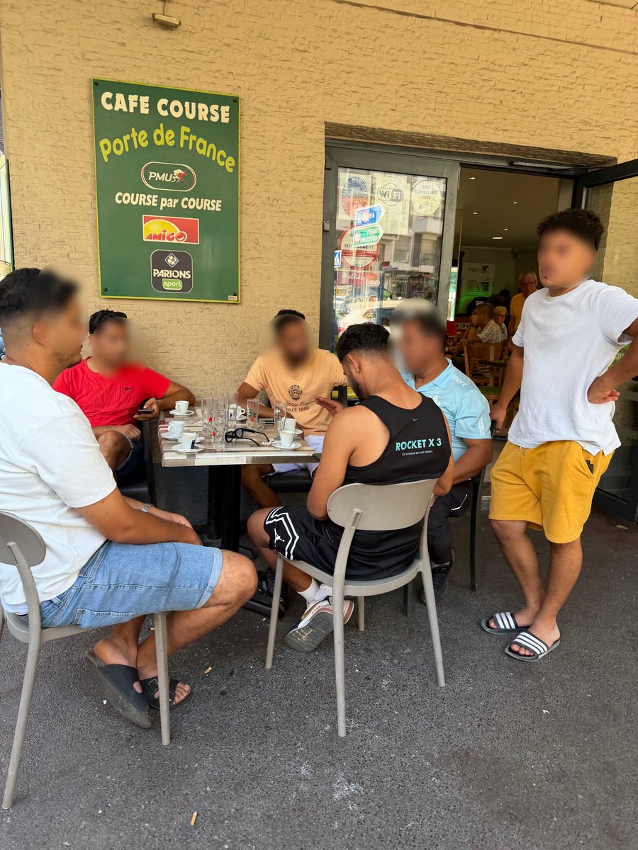 jus075's tweet photo. [ANTIBES] chouette les rebeux sont rentrés du bled, je vais pouvoir en vider quelques uns pendant mes vacances -;)

@LesRebeus @LesPompeurs 

#blowjob #lespompeurs #sperme #pipe #jus #cum #rebeux #arabes https://t.co/lXPOSHBW1u