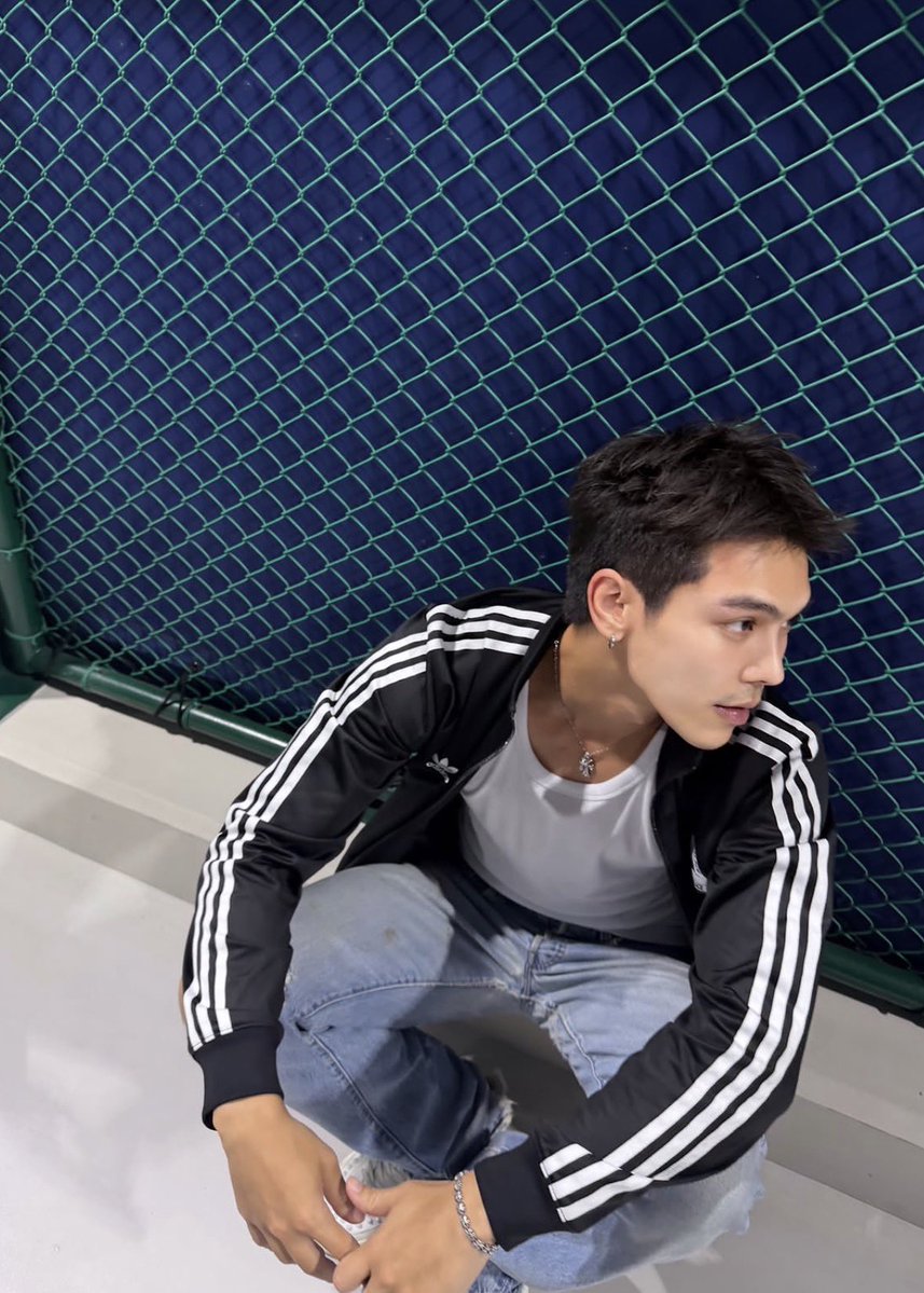 nadoji2001's tweet photo. ลาไม่เกิด สิ้นพระชลหลงรักครูพละ😭😭😭 https://t.co/N7Ekf13QGu