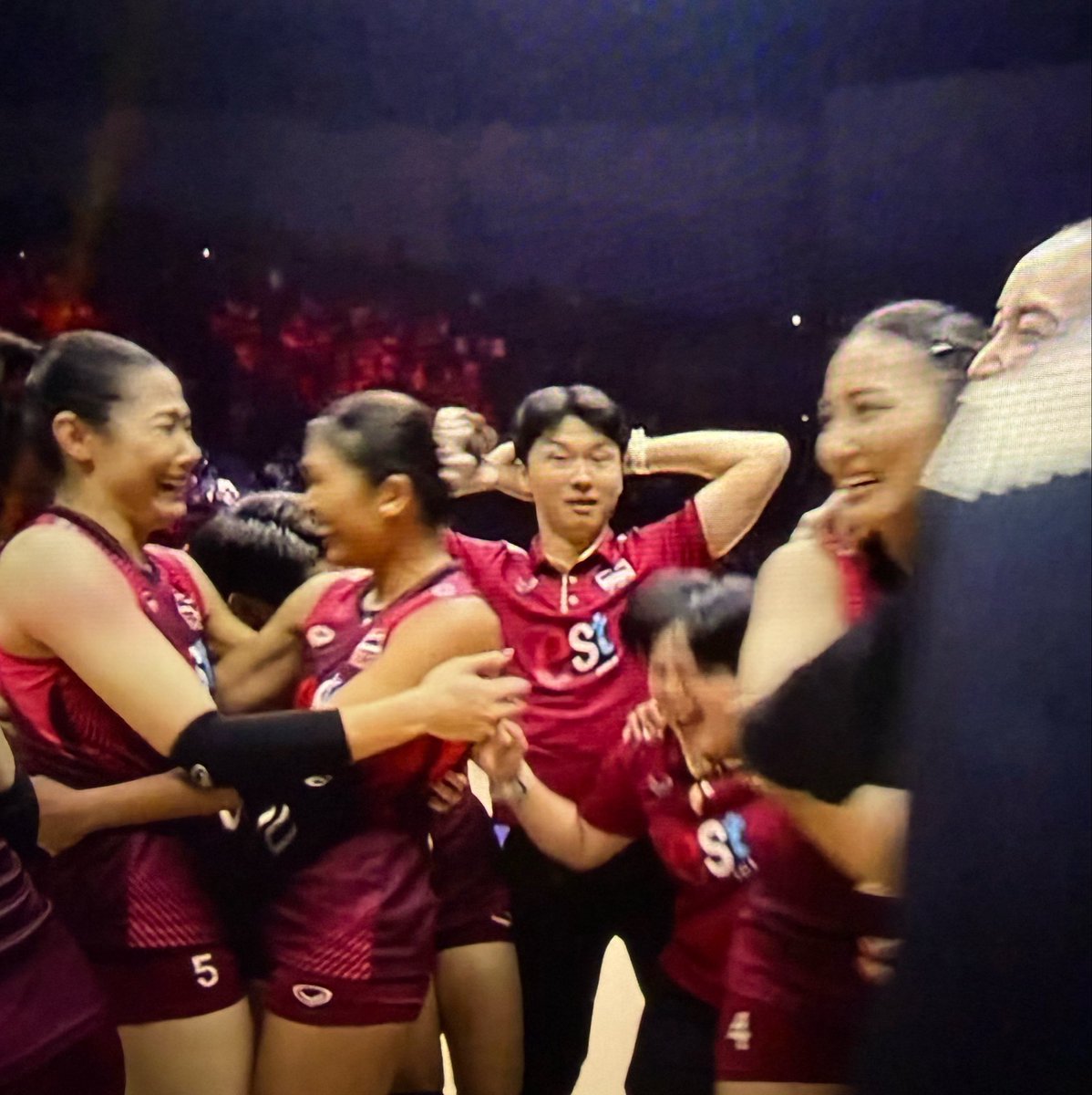 _sunflower_1996's tweet photo. เอ็นดูคุณชินนน ฮีอึ้งง ฮีช็อคคค #วอลเลย์บอลหญิง https://t.co/IFqB2ZVF3j