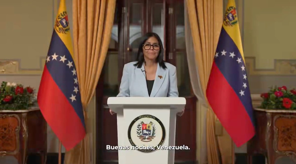 AnaliseGeopol's tweet photo. 🇻🇪🇺🇸 A presidente interina da Venezuela, Delcy Rodríguez, fez um pronunciamento em rede nacional para anunciar o "acordo" petrolífero com os EUA. Delcy confirmou que apenas 29% do faturamento com o petróleo ficará com a Venezuela, e que 65 bilhões de barris foram entregues aos EUA.

Delcy afirmou que a Venezuela espera receber US$ 209 bilhões em receitas estatais com este acordo, ou seja, apenas uma fração do que os EUA irão lucrar com 25 anos de exploração em 17 campos petrolíferos, podendo ser prorrogado para até 100 anos.

Cerca de 1,5 milhão de barris de petróleo serão explorados pelos EUA diariamente, o equivalente a US$ 124 milhões de faturamento bruto por dia, se considerado o preço por barril na média de 83 dólares. Com esses valores, fica nítido como os US$ 209 bilhões previstos de "lucro" para a Venezuela, na verdade, são apenas migalhas, pagas pela exploração do seu próprio petróleo, beneficiando muito mais os EUA.