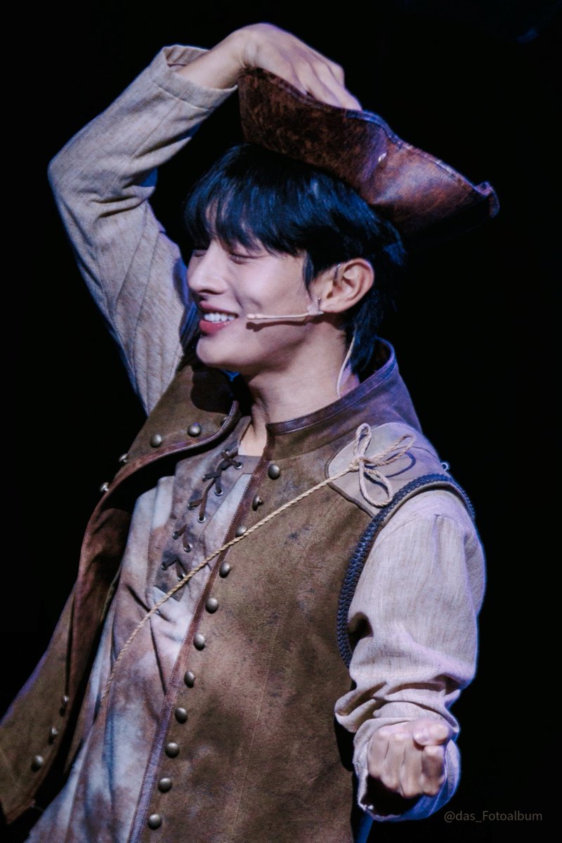 das_Fotoalbum's tweet photo. 뮤지컬 소년의 초상
야코포 : 윤지성 배우님 https://t.co/6vquRsV5Iv
