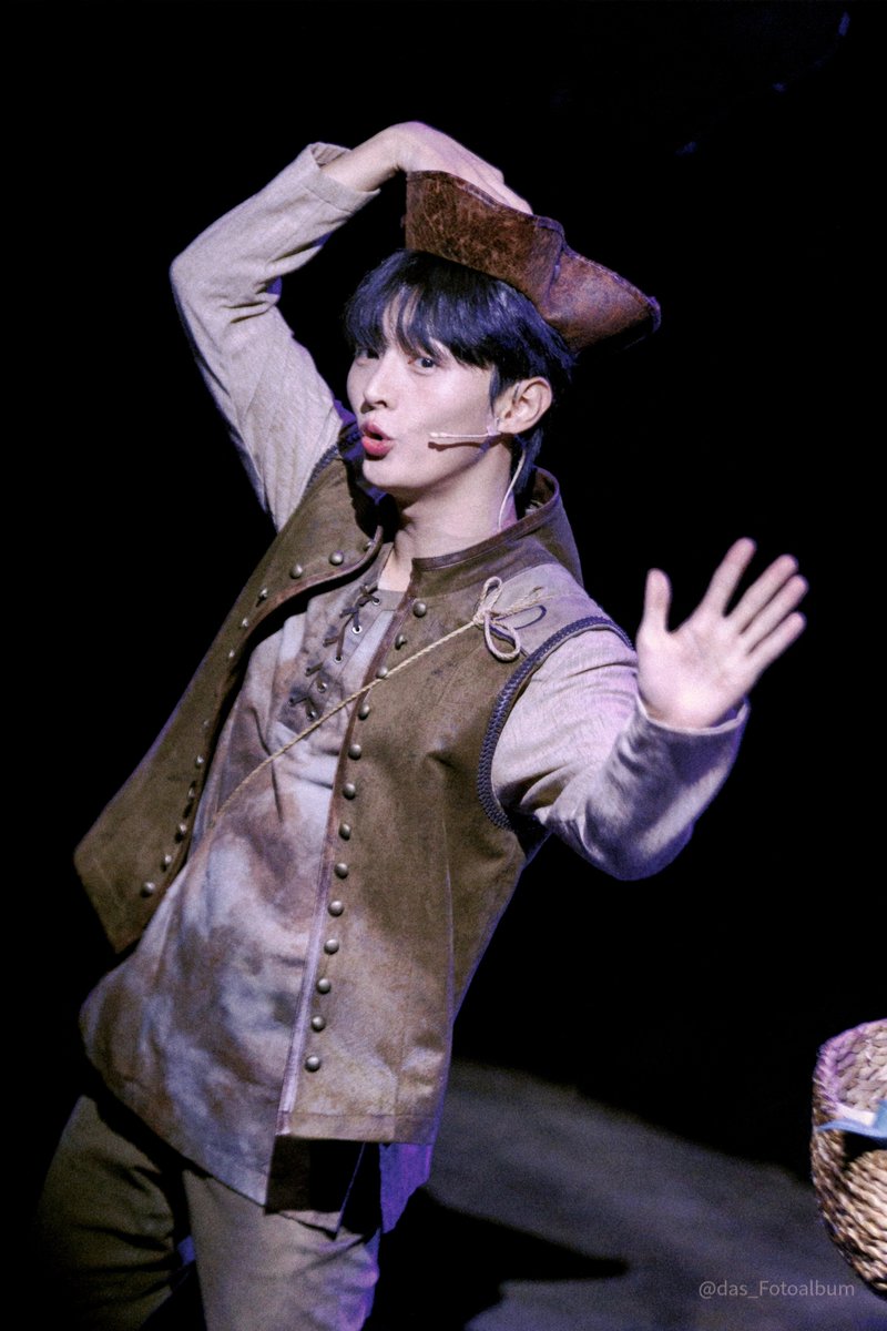 das_Fotoalbum's tweet photo. 뮤지컬 소년의 초상
야코포 : 윤지성 배우님 https://t.co/6vquRsV5Iv