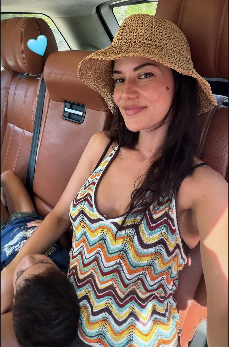 PopFestTR's tweet photo. Burak Özçivit'in kız kardeşinin düğününe katılamayan Fahriye Evcen, tatilinden paylaşım yaptı. https://t.co/gnV1lt1P58
