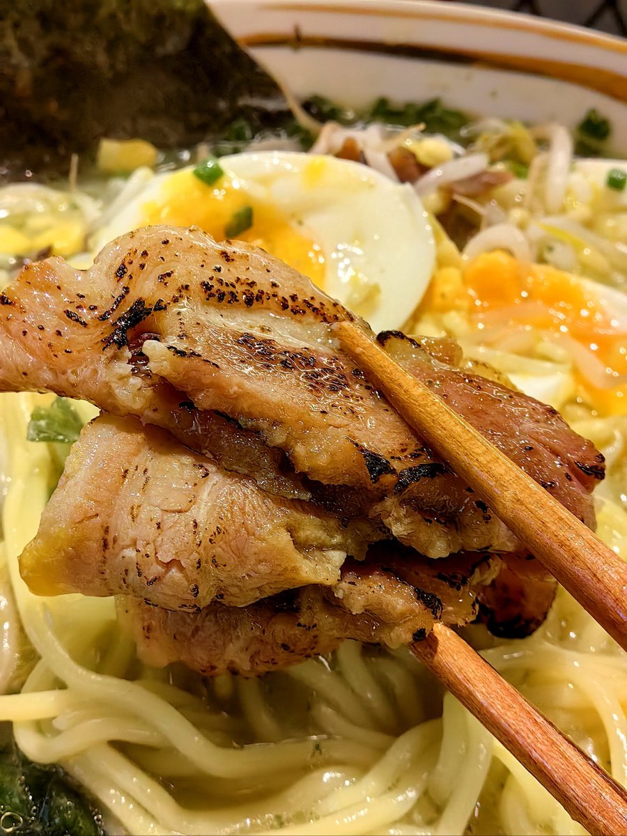 QuirierA's tweet photo. Late night bowl of hot ramen, soft steam curling up, warm smile from the chef. Perfect small comfort after a long day. ， https://t.co/mWTZyfm4xV