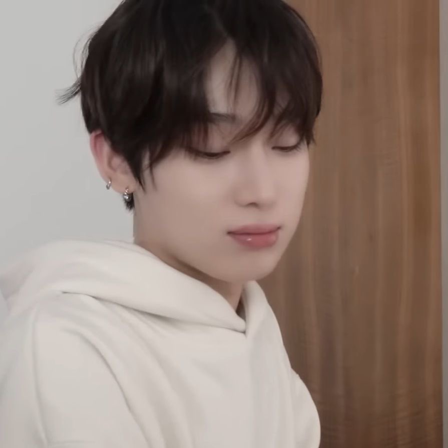 2sy_13's tweet photo. #훈선

김섡우 또 내 꿈 꿨지
(못말려ㅉㅉ)

                 ..어떻게 알았어

얼굴에 딱 적혀 있네
오늘은 또 무슨 헛소리하려고

                헛소리 아니야아..
                꿈에서 형이 나만 보고 웃어줬어
                현실에서도 그 얼굴 좀 보여주면 안돼?..ㅜ https://t.co/Eko0uy2e74
