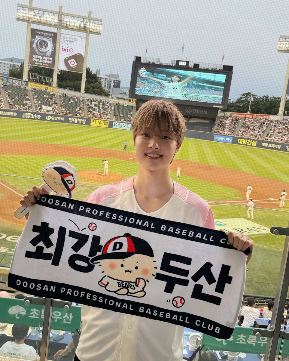 minisodeweno's tweet photo. our little baseball fan 😭😭 HE IS SO CUTE https://t.co/Ma0at3wMdX