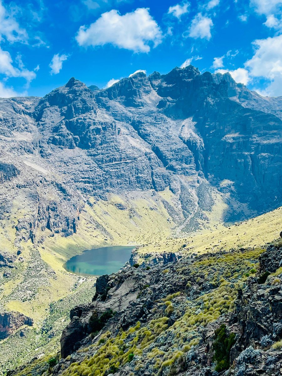 atreyu_atreyu's tweet photo. Mt. Kenya has a special place in my heart. Lake Michaelson was magical ✨ https://t.co/F23jZwwMoX