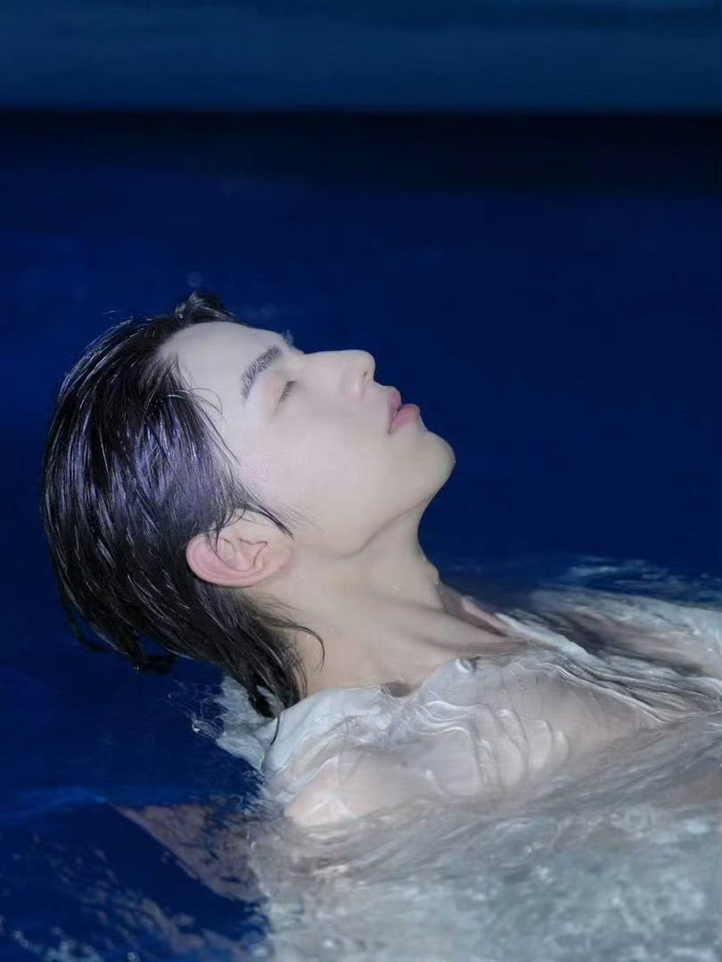 khairakiara's tweet photo. Before vs After
Li Shuyuan delete 2 of his photos. Dasar Liu Tianyue!!. Told you. He is crashing out with us too. 🤣🤣

#Ollie #Shuyuan #Tianyuan https://t.co/KzbjMboQie