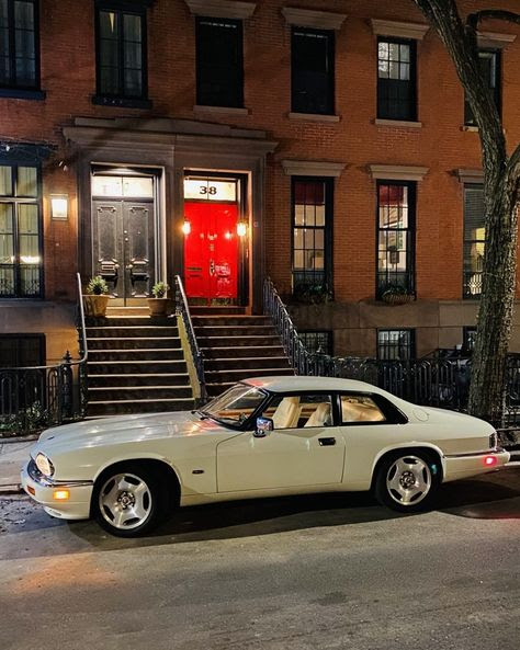 BoylanRoger's tweet photo. A Jaguar XJS in Brooklyn. https://t.co/Zh0HEusKe4