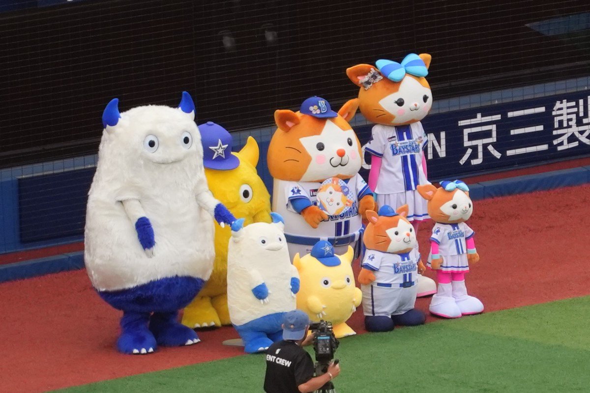 koro_mohikans's tweet photo. 家族写真 https://t.co/mqU8nO5lwb