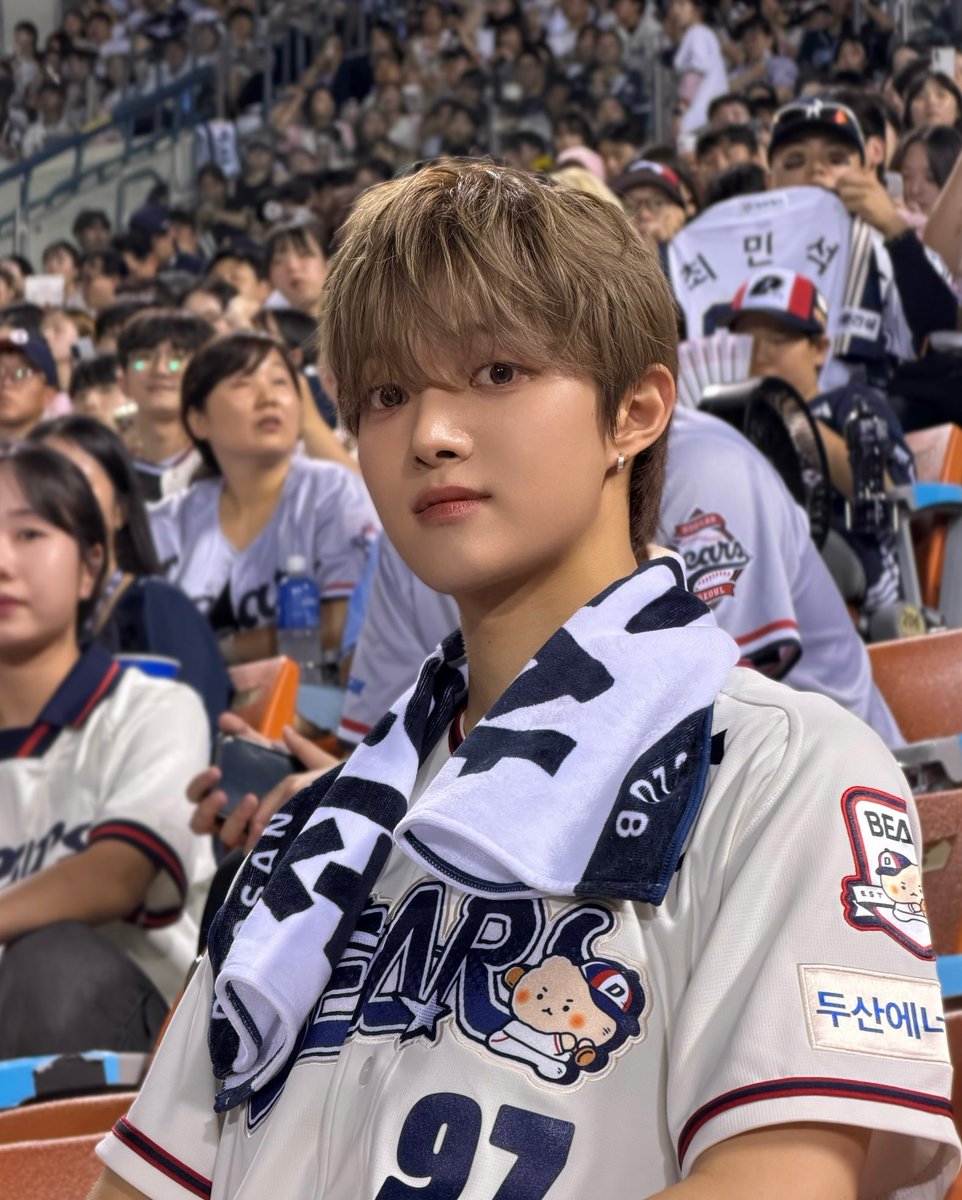 minisodeweno's tweet photo. our little baseball fan 😭😭 HE IS SO CUTE https://t.co/Ma0at3wMdX