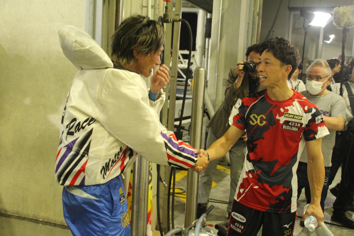 sanspo_boatrace's tweet photo. 【ボートレース桐生・SG第72回ボートレースメモリアル】毒島誠選手は準優勝で、残念ながら悲願の地元SG初制覇は叶わず。それでもレース後、勝者の峰竜太選手に祝福の言葉を贈りました。「〝おめでとう、頑張ったな〟って伝えました。本当大変ですから」。頂点を目指して一緒に戦ったライバルだからこそ、そしてトップレーサー同士だからこそ分かることがあります。
