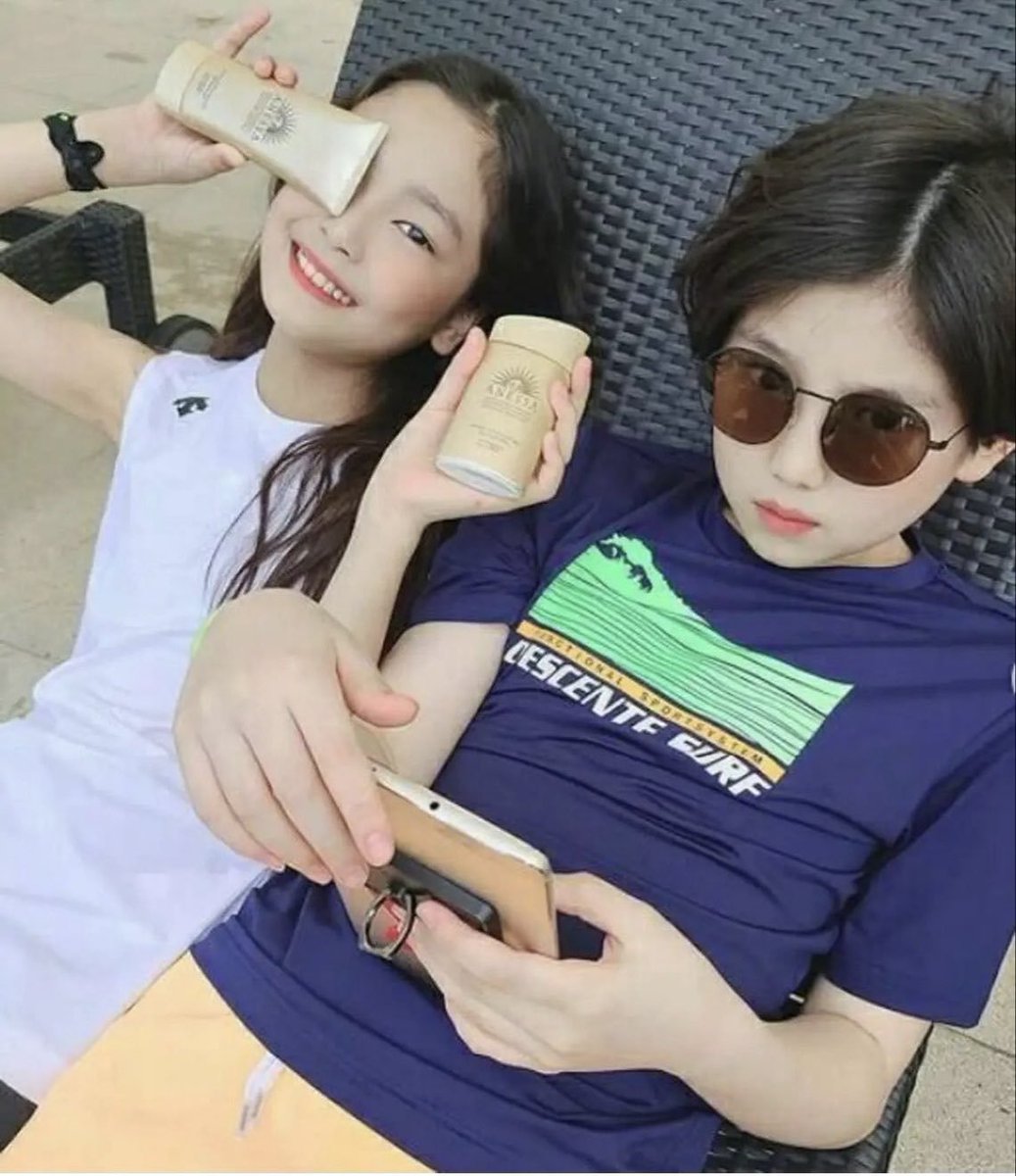 TUIDE_UPDATES's tweet photo. Seah and Juhoon, who once met as child models, reunite again 5 years later as idols. https://t.co/iqDCkMmDfT