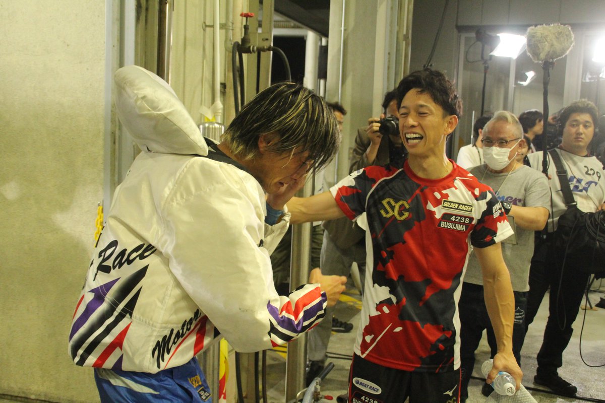 sanspo_boatrace's tweet photo. 【ボートレース桐生・SG第72回ボートレースメモリアル】毒島誠選手は準優勝で、残念ながら悲願の地元SG初制覇は叶わず。それでもレース後、勝者の峰竜太選手に祝福の言葉を贈りました。「〝おめでとう、頑張ったな〟って伝えました。本当大変ですから」。頂点を目指して一緒に戦ったライバルだからこそ、そしてトップレーサー同士だからこそ分かることがあります。