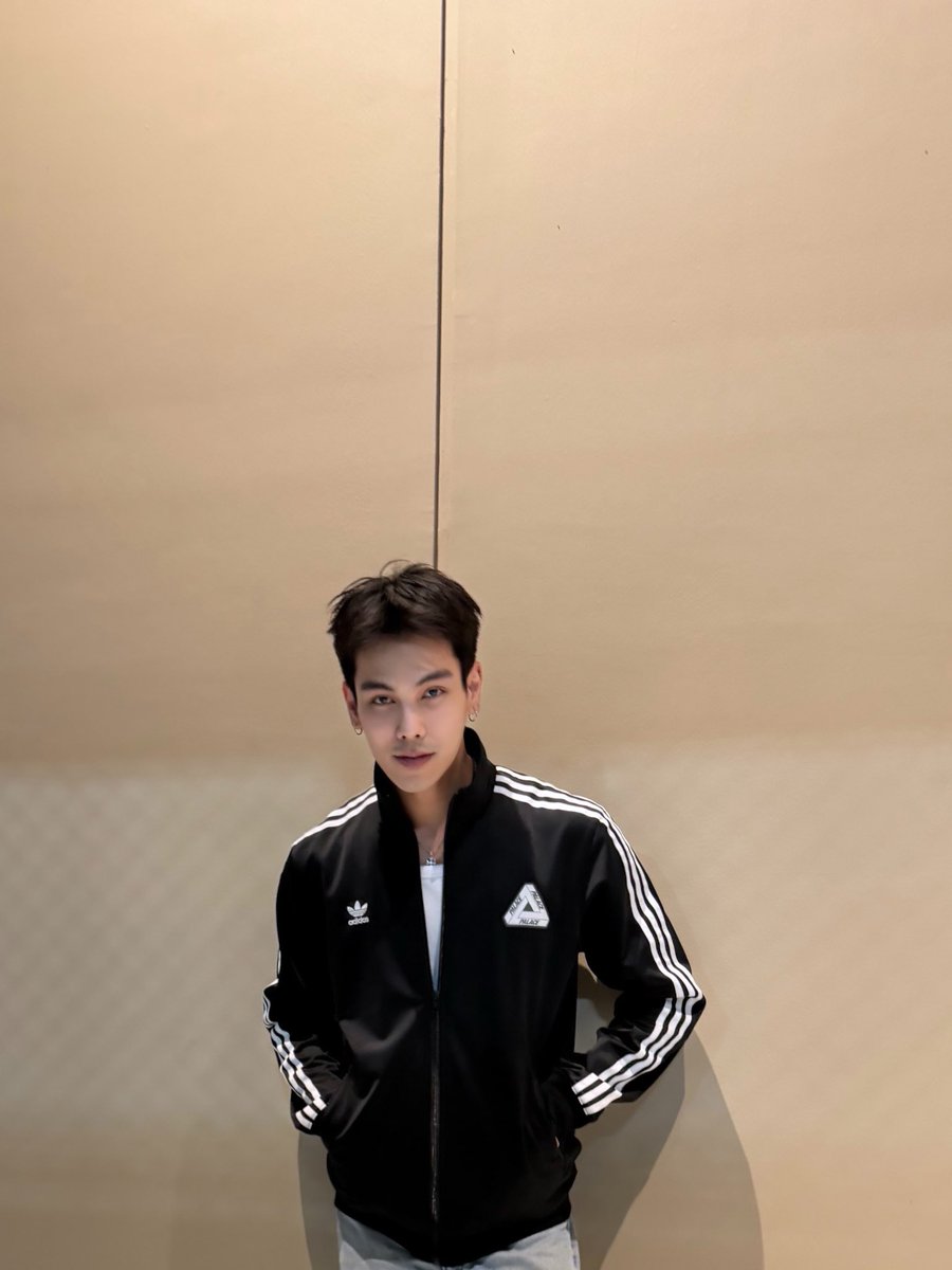Earendel_39's tweet photo. แม่เจ้าโว้ยยยย ผมสั้นแล้วเด็กมากกก รุ่นปีม.ปลายตุวท้อปโรงเรียนสุ้ดๆแว้กกก!!! 😭🫶🏻 https://t.co/1xEaBNu62W