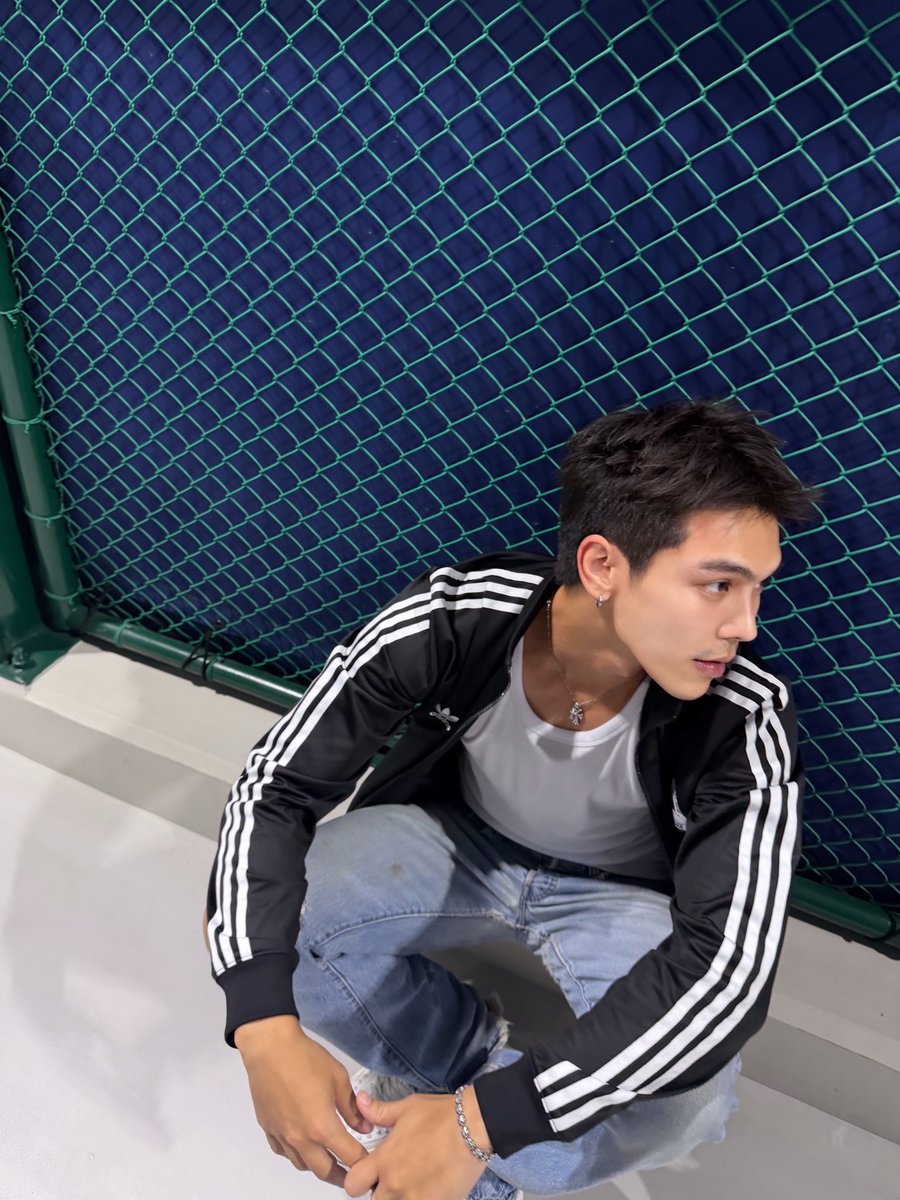 Earendel_39's tweet photo. แม่เจ้าโว้ยยยย ผมสั้นแล้วเด็กมากกก รุ่นปีม.ปลายตุวท้อปโรงเรียนสุ้ดๆแว้กกก!!! 😭🫶🏻 https://t.co/1xEaBNu62W