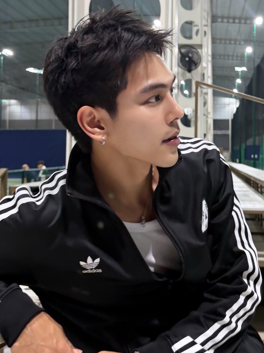 Earendel_39's tweet photo. แม่เจ้าโว้ยยยย ผมสั้นแล้วเด็กมากกก รุ่นปีม.ปลายตุวท้อปโรงเรียนสุ้ดๆแว้กกก!!! 😭🫶🏻 https://t.co/1xEaBNu62W