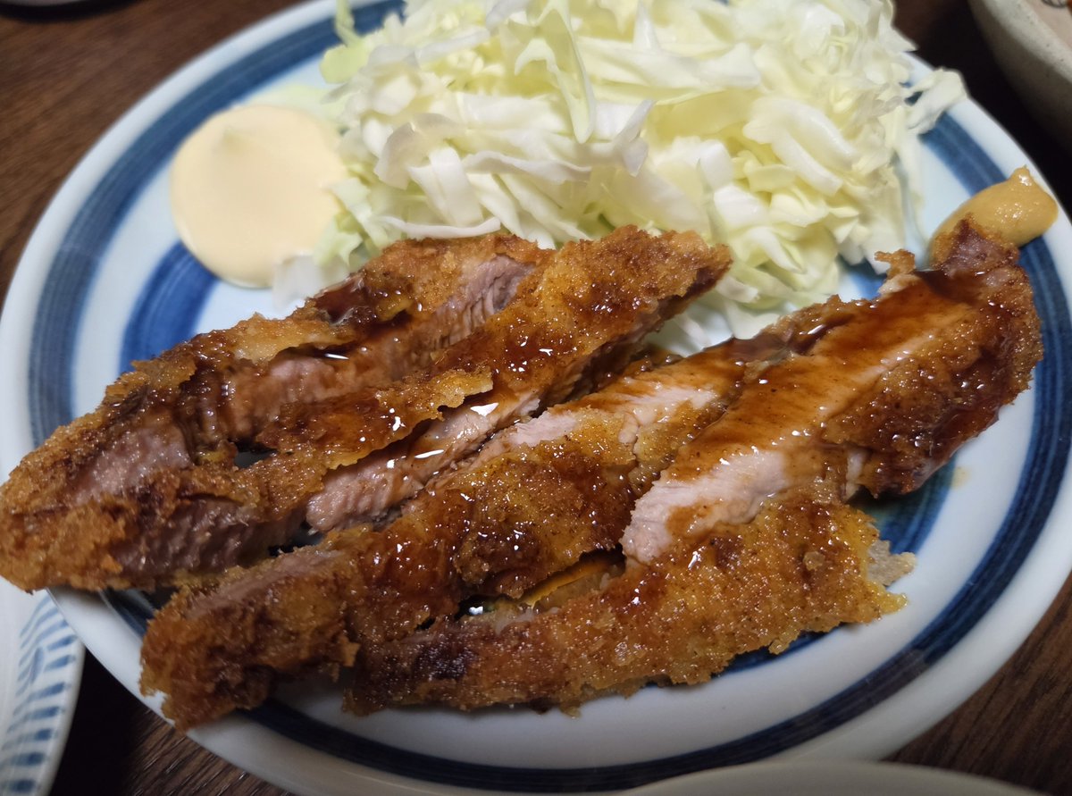 8341195's tweet photo. 今夜は
＊とんかつ半分はそのまま
＊もう半分でかつ丼
＊茄子しぎだき
＊無花果サラダ
＊枝豆
＊ぬか漬け
　#みかこご飯 https://t.co/WuUbXcs1PL