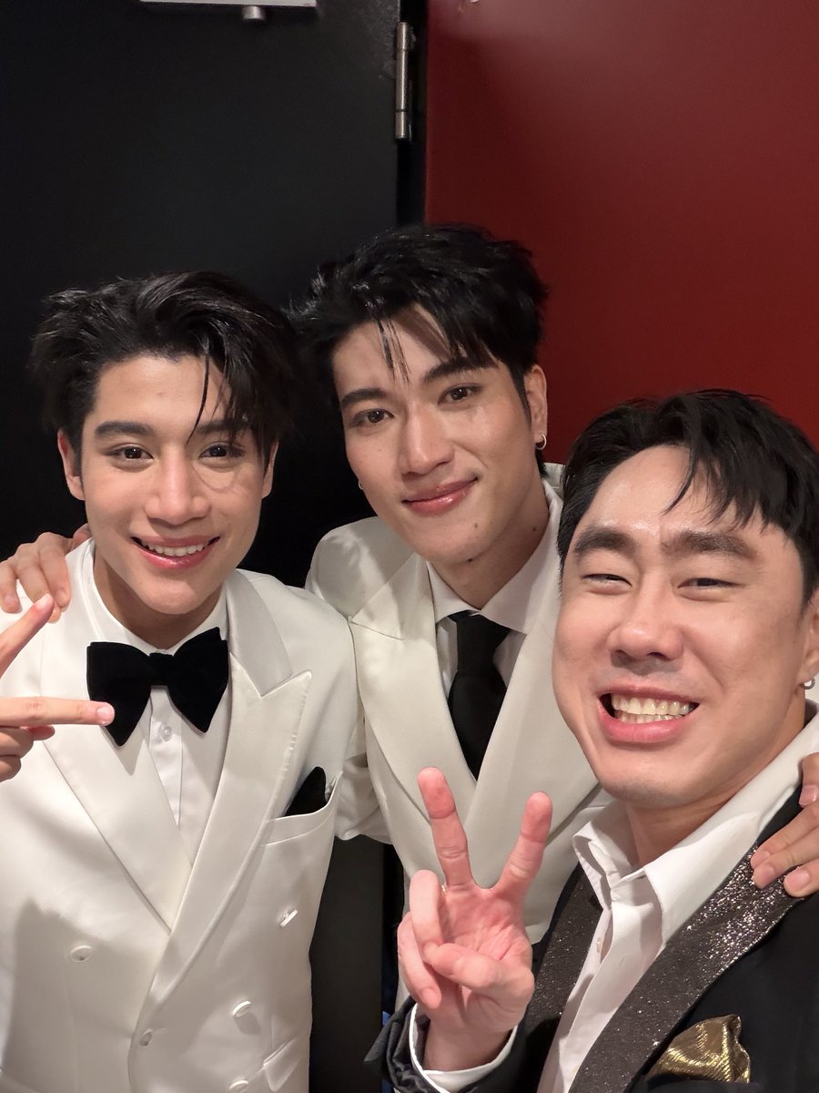 Que515's tweet photo. ซีรี่ส์จบแต่รูปไม่หมด ดีใจและยินดีกับน้องๆทั้งคู่ 
ที่ได้รับความรักจากแฟนๆ���ากมาย 

เกิดจากความมุ่งมั่นตั้งใจ ในที่สุดมันก็เกิดผล 
และก็จะมีแฟนมีต แฟนๆไปให้กำลังใจเยอะๆนะ 
หวังว่าจะได้เจอทั้งคู่อีก ตั้งชื่อด้อมได้แล้วววว 💕

#InnOngsa #arunrungfinalwithinnongsa #อินองศา #อรุณรุ่ง https://t.co/6vFjrN5kXW