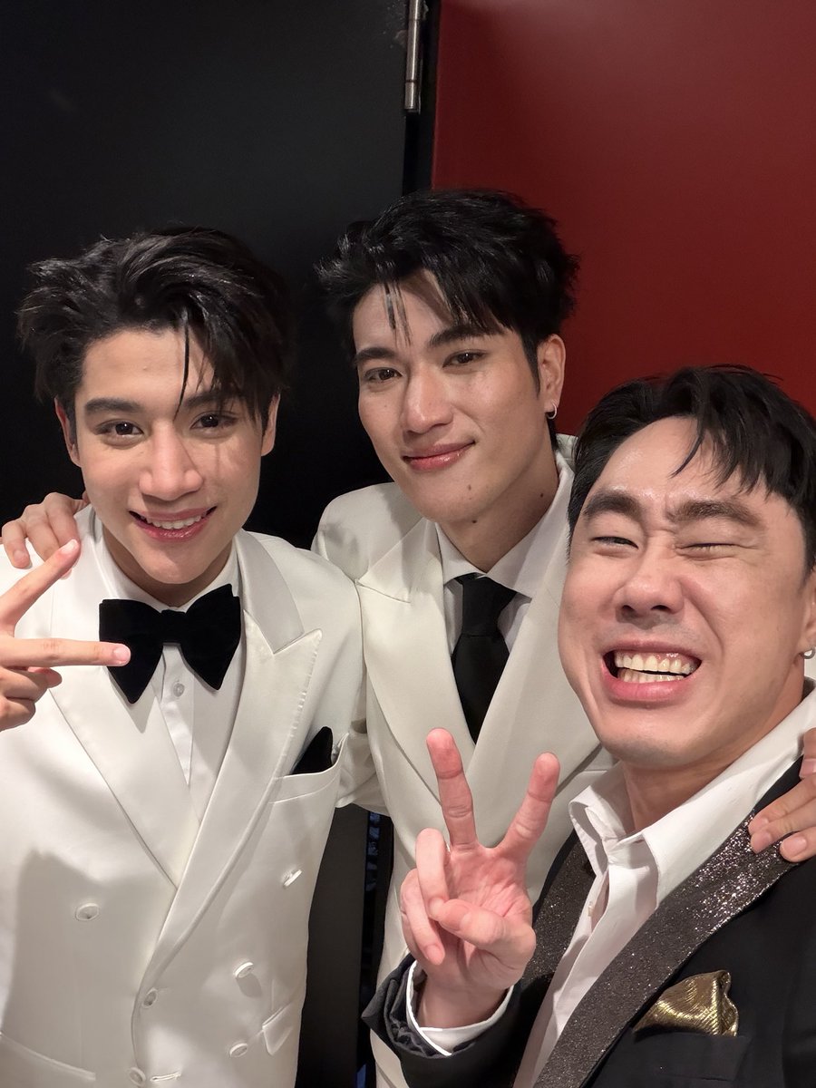 Que515's tweet photo. ซีรี่ส์จบแต่รูปไม่หมด ดีใจและยินดีกับน้องๆทั้งคู่ 
ที่ได้รับความรักจากแฟนๆ���ากมาย 

เกิดจากความมุ่งมั่นตั้งใจ ในที่สุดมันก็เกิดผล 
และก็จะมีแฟนมีต แฟนๆไปให้กำลังใจเยอะๆนะ 
หวังว่าจะได้เจอทั้งคู่อีก ตั้งชื่อด้อมได้แล้วววว 💕

#InnOngsa #arunrungfinalwithinnongsa #อินองศา #อรุณรุ่ง https://t.co/6vFjrN5kXW
