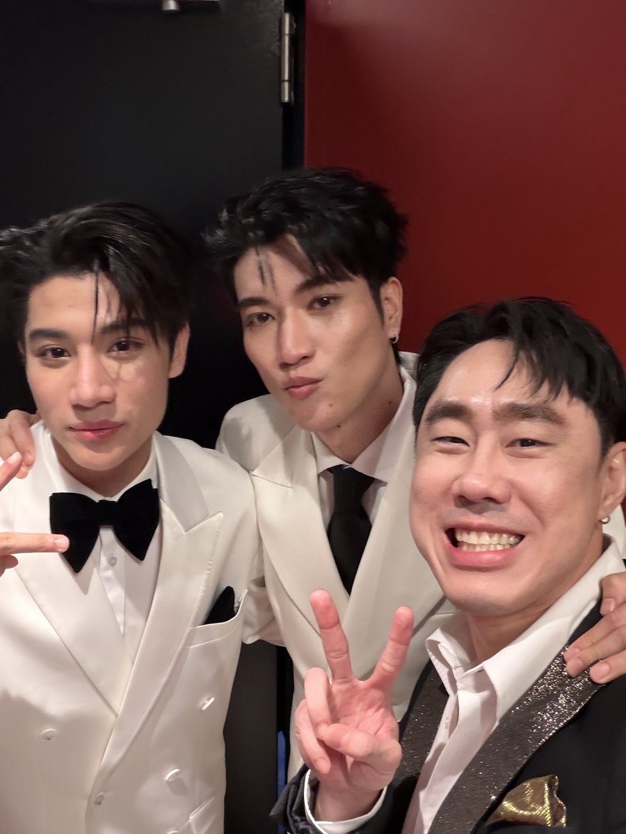 Que515's tweet photo. ซีรี่ส์จบแต่รูปไม่หมด ดีใจและยินดีกับน้องๆทั้งคู่ 
ที่ได้รับความรักจากแฟนๆ���ากมาย 

เกิดจากความมุ่งมั่นตั้งใจ ในที่สุดมันก็เกิดผล 
และก็จะมีแฟนมีต แฟนๆไปให้กำลังใจเยอะๆนะ 
หวังว่าจะได้เจอทั้งคู่อีก ตั้งชื่อด้อมได้แล้วววว 💕

#InnOngsa #arunrungfinalwithinnongsa #อินองศา #อรุณรุ่ง https://t.co/6vFjrN5kXW