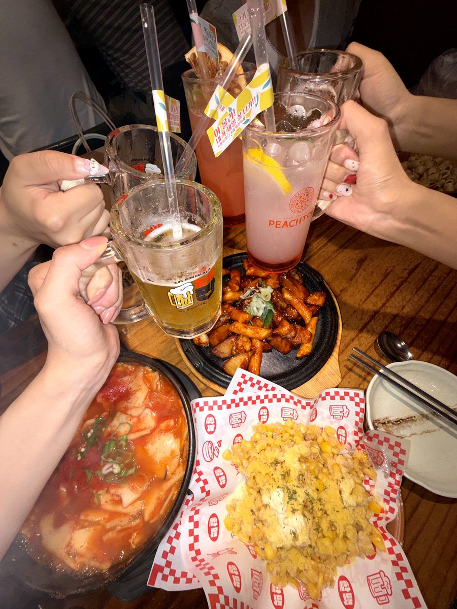 refresh_lifee's tweet photo. 역할맥 메뉴 뭐할까
@@콘소메랑 다른 메뉴 하나할까?
ㄴ어??💢💢
@@너무많은가 콘소메 하나만?
ㄴ뭔소리야 우리 다섯명인데 할머니한테 효도해야지;;💢💢 https://t.co/TKxrQ24ZIY