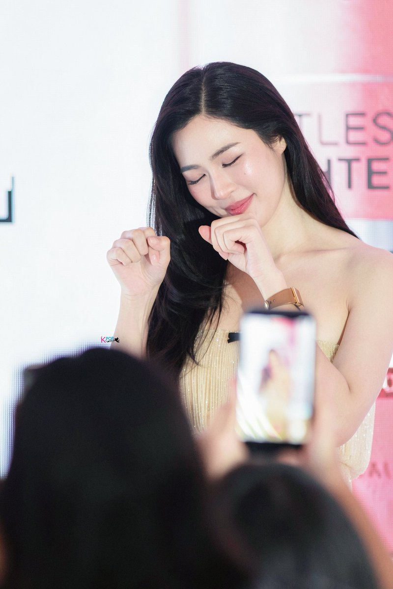 MyKpopHuntress's tweet photo. 260830 LING LING KWONG @ Sunway Pyramid for EUCERIN SPOTLESS BRIGHTENING EVENT 🇲🇾

jjub meow 😻 

LINGLING ASEAN PRESENTER 
#LinglingXEucerinMalaysia
#หลิงหลิงคอง #LinglingKwong #Linglingkwong‌inKL #Linglingkwong‌inMY @linglingsirilak https://t.co/Bxbs8Po20S