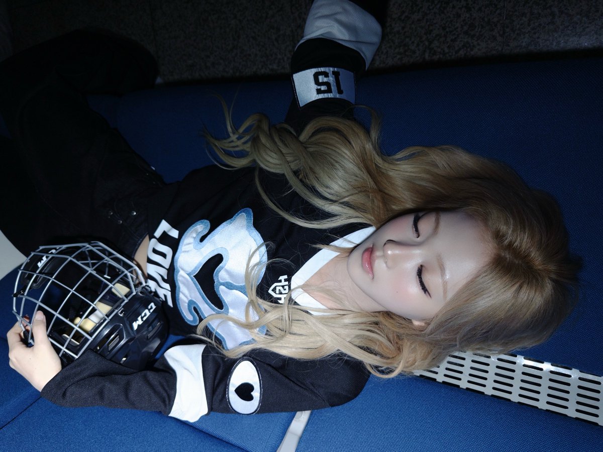 cantstophyper7's tweet photo. 하키부 스텔라 진짜 개좋네... 여자가미쳣다
스텔라가 하키 퍽 나한테 던져도 내가 다 맞을거임.......ㅠㅠ 오히려 좋아...... https://t.co/ZxBNsCsDkz