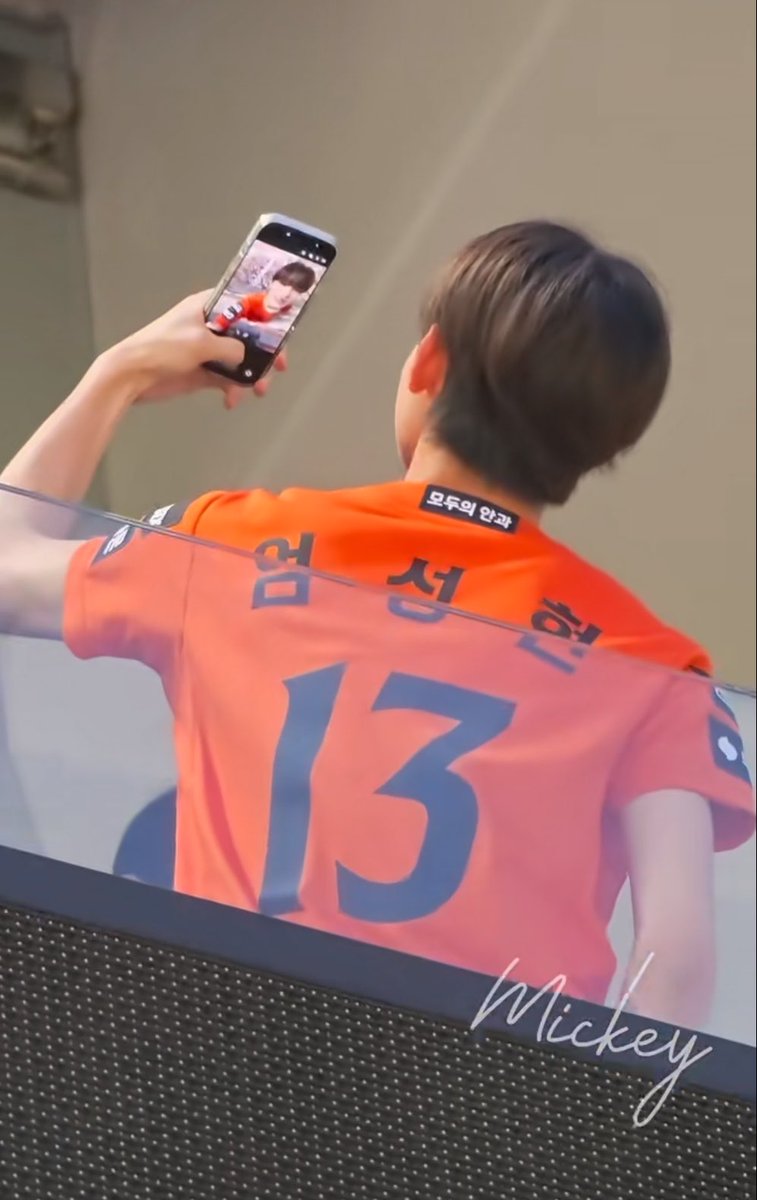 eommoeo's tweet photo. 성현아 빠른 시일내에 위버스에 찾아와줄래
그.....급해..요 저사진이 https://t.co/vkwWdJKDoO