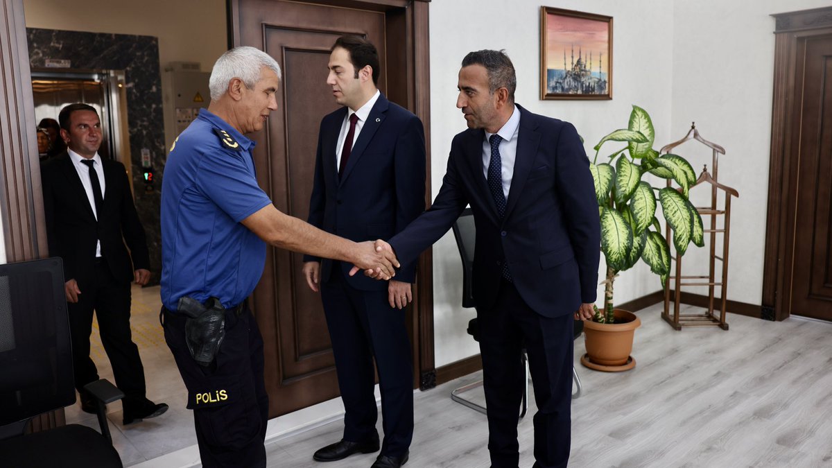 hasanulutasbb's tweet photo. İlçemizde düzenlenen 30 Ağustos Zafer Bayramı programına katılım sağladık. Cumhuriyetimizin bağımsızlık mücadelesinin simgesi olan bu anlamlı günde, belediye çelengimizi Atatürk Anıtı’na bıraktık.

Program sonrasında İlçe Kaymakamımız ile birlikte hemşehrilerimizi ve kurum müdürlerimizi kabul ederek bayram sevincimizi ve güzel dileklerimizi paylaştık.

Başta Gazi Mustafa Kemal Atatürk olmak üzere, vatanımızın bağımsızlığı uğruna mücadele eden tüm kahramanlarımızı rahmet, minnet ve şükranla anıyorum.

30 Ağustos Zafer Bayramımız kutlu olsun.