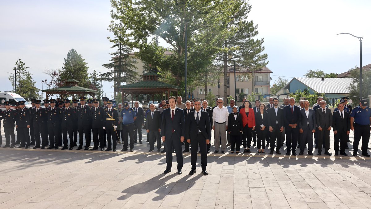hasanulutasbb's tweet photo. İlçemizde düzenlenen 30 Ağustos Zafer Bayramı programına katılım sağladık. Cumhuriyetimizin bağımsızlık mücadelesinin simgesi olan bu anlamlı günde, belediye çelengimizi Atatürk Anıtı’na bıraktık.

Program sonrasında İlçe Kaymakamımız ile birlikte hemşehrilerimizi ve kurum müdürlerimizi kabul ederek bayram sevincimizi ve güzel dileklerimizi paylaştık.

Başta Gazi Mustafa Kemal Atatürk olmak üzere, vatanımızın bağımsızlığı uğruna mücadele eden tüm kahramanlarımızı rahmet, minnet ve şükranla anıyorum.

30 Ağustos Zafer Bayramımız kutlu olsun.