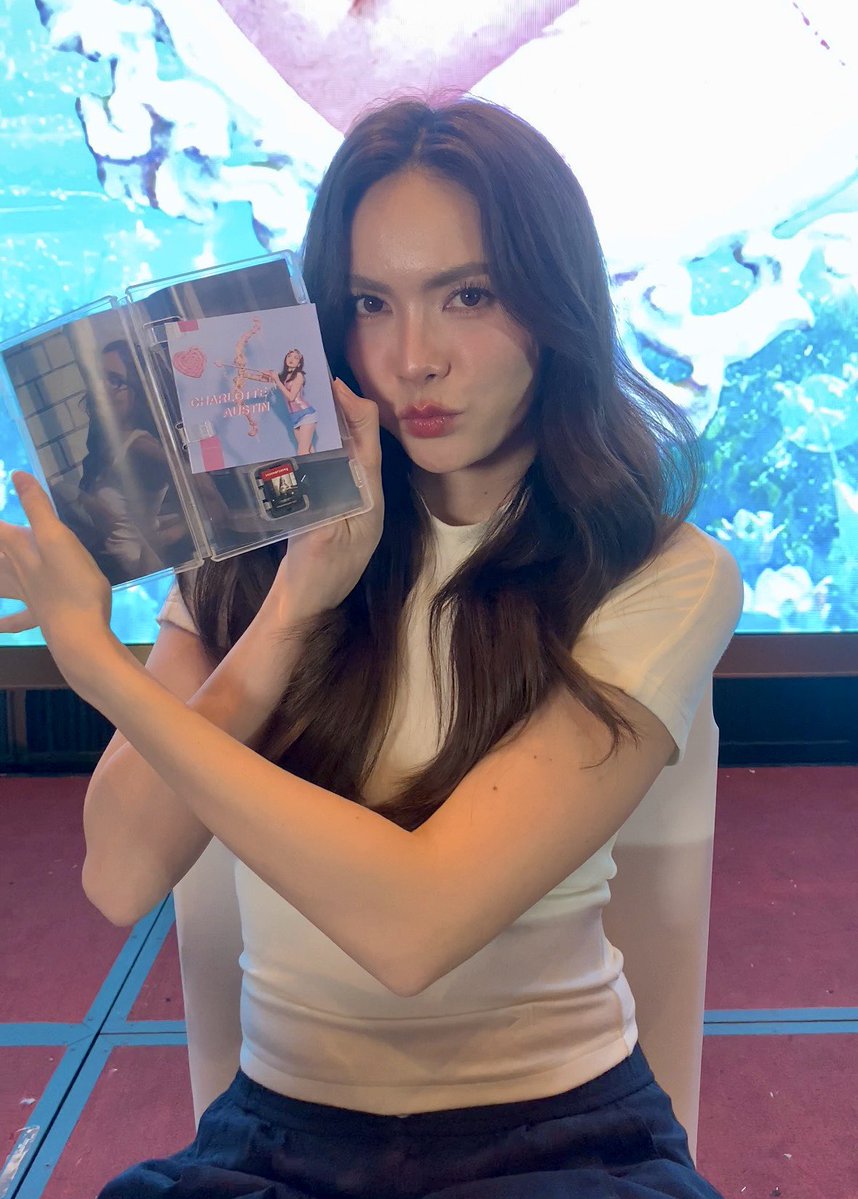 JJJJJay_JJJ's tweet photo. 🐰：Can I put it in？
me：No😭
🐰：oh～
Game is too hard to make one🥺

#Charlotte1stFMinShanghai
DREAMING WITH CHARLOTTE 
#ชาล็อตออสติน #CharlotteAustin https://t.co/MVDdjDfzEg
