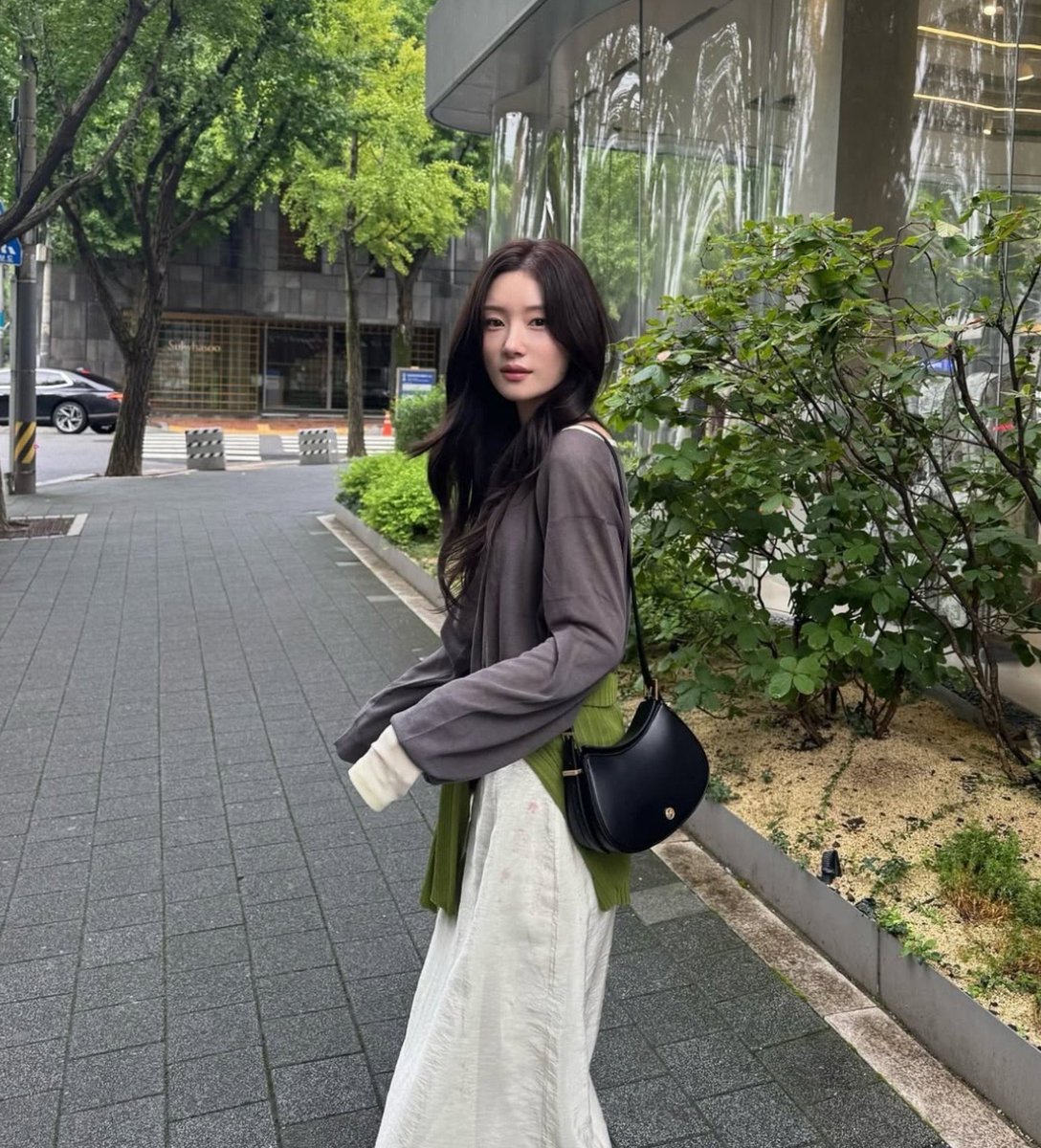aaammmk1's tweet photo. 링크를 통해 구매시 일부 수수료를 지급 받습니다.

⁀➷ 260830 배우 정채연 옷 정보
›  니트
🔗 https://t.co/mQRAmPY0UV
🔗 https://t.co/M4YQXUTbap
💡더라이 (THERYE)
Deep V-Neck Sheer Knit(Charcoal)

›  이너
🔗 https://t.co/8HMsniZMJz
🔗 https://t.co/158B5gUgjD
💡더라이 (THERYE)
Cotton Ribbed Sleeveless(Ivory)

›  가방
🔗 https://t.co/j5A0ROVPID
💡벨류엣 (VALLUAT)
Mari bag_Black

#아이오아이 #IOI #정채연 #JUNGCHAEYEON