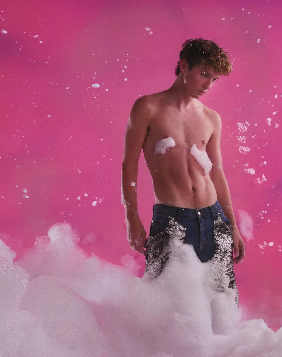 hrtspaige's tweet photo. GOD IS GAY AND IS CALLED TROYE https://t.co/NHqS6RKi1R